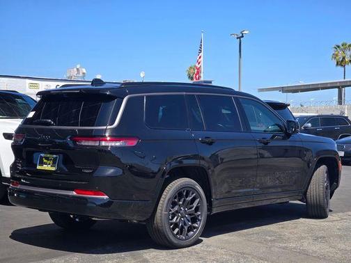Diamond Black 2026 Jeep Grand Cherokee L Summit
