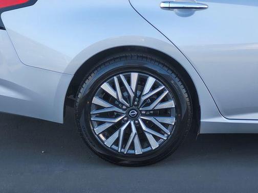 Brilliant Silver Metallic 2024 Nissan Altima 2.5 SV