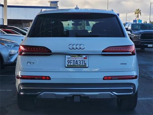 2023 Audi Q7 55 Premium Plus