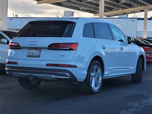 2023 Audi Q7 55 Premium Plus