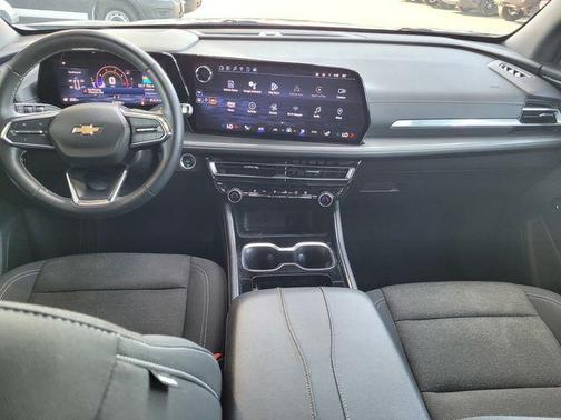 Mosaic Black Metallic 2024 Chevrolet Traverse LT