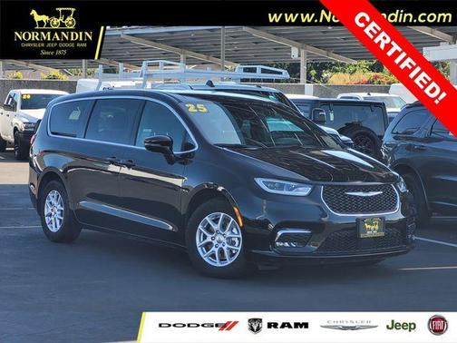 Diamond Black 2025 Chrysler Pacifica Select