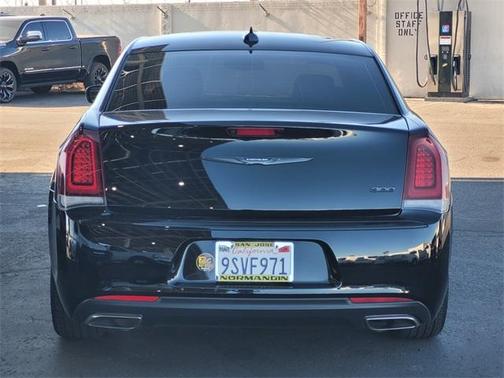 2022 Chrysler 300 Touring