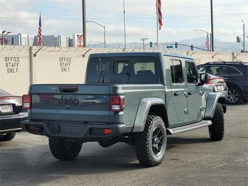 2025 Jeep Gladiator Sport