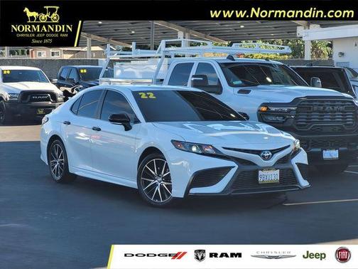 White 2022 Toyota Camry SE