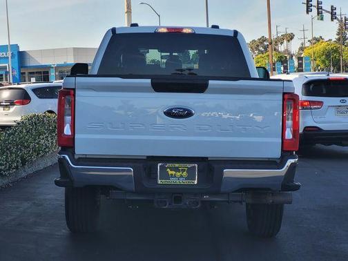 Oxford White 2025 Ford F-250 XLT