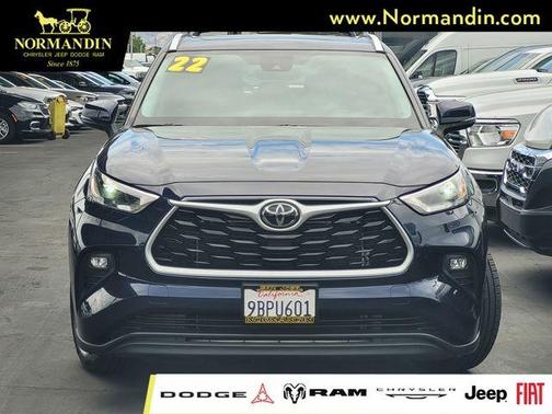 Gray 2022 Toyota Highlander XLE