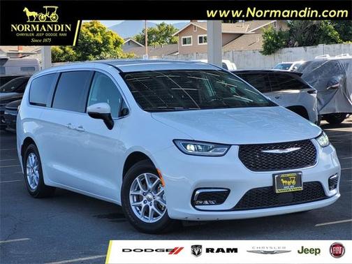 2023 Chrysler Pacifica Touring-L