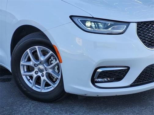 2023 Chrysler Pacifica Touring-L