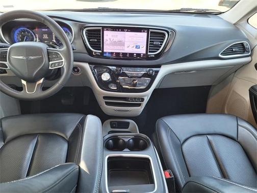 2023 Chrysler Pacifica Touring-L