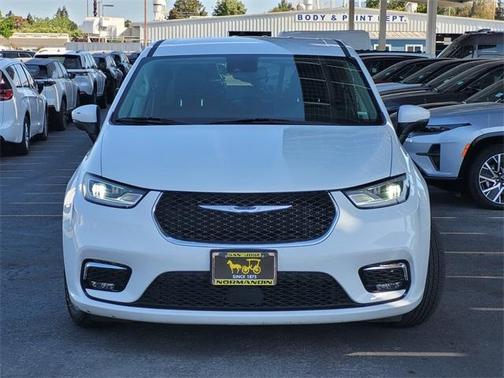 2023 Chrysler Pacifica Touring-L