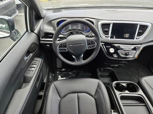 Bright White Clearcoat 2027 Chrysler Pacifica SELECT