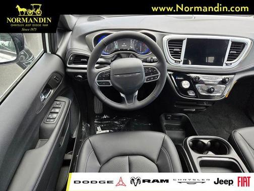 Bright White Clearcoat 2027 Chrysler Pacifica SELECT