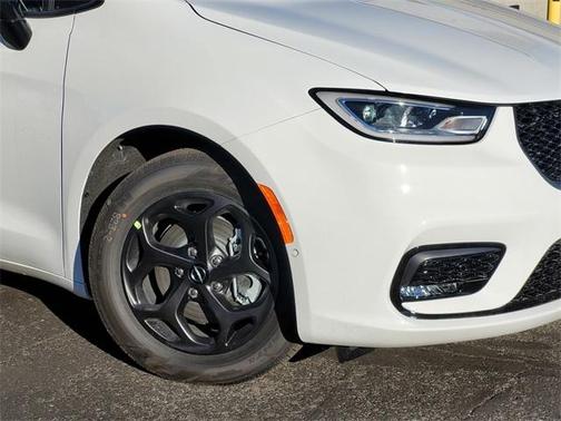 2025 Chrysler Pacifica Hybrid Select