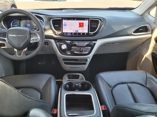 Brilliant Black Crystal Pearlcoat 2023 Chrysler Pacifica Hybrid Touring L