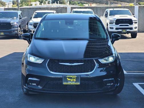 Brilliant Black Crystal Pearlcoat 2023 Chrysler Pacifica Hybrid Touring L
