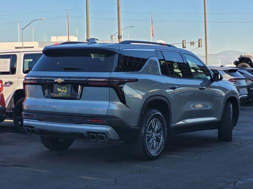 2024 Chevrolet Traverse LT