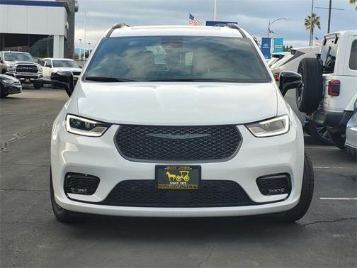 2024 Chrysler Pacifica Hybrid Select