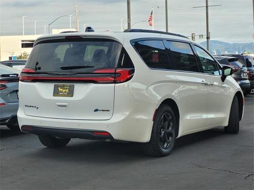2024 Chrysler Pacifica Hybrid Select