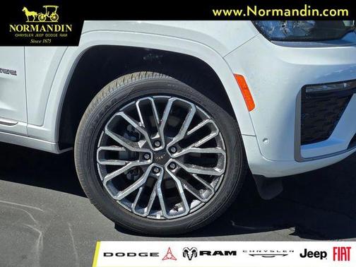 Bright White Clearcoat 2026 Jeep Grand Cherokee Summit