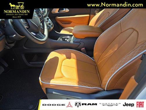 Bright White Clearcoat 2026 Chrysler Pacifica Pinnacle