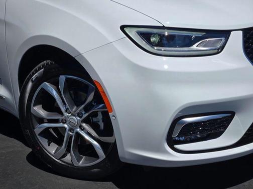 Bright White Clearcoat 2026 Chrysler Pacifica Pinnacle