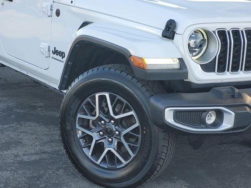 Bright White Clearcoat 2025 Jeep Wrangler Sahara