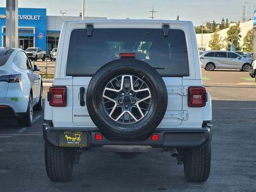 Bright White Clearcoat 2025 Jeep Wrangler Sahara