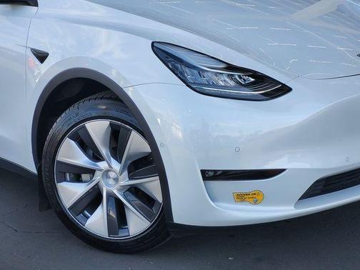 Pearl White 2022 Tesla Model Y Long Range