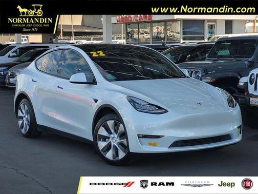 Pearl White 2022 Tesla Model Y Long Range