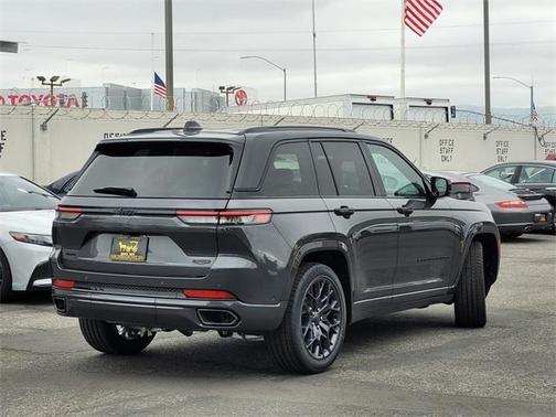 2025 Jeep Grand Cherokee Summit