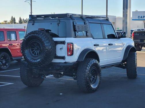 Oxford White 2023 Ford Bronco Badlands