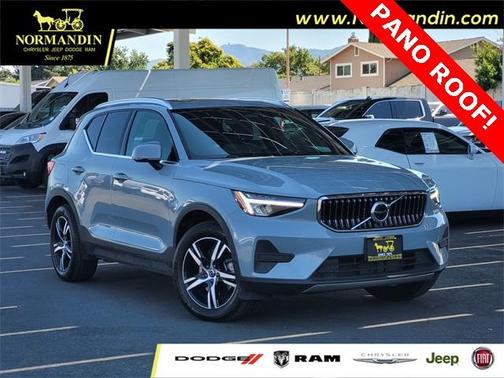 2025 Volvo XC40 B5 Core Bright Theme