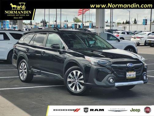 Crystal Black Silica 2023 Subaru Outback Limited