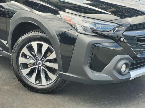 Crystal Black Silica 2023 Subaru Outback Limited