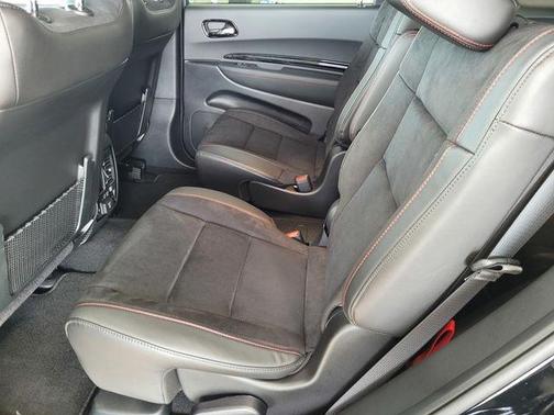 DB Black Crystal Clearcoat 2026 Dodge Durango GT Plus HEMI V8