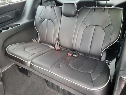 Diamond Black 2027 Chrysler Pacifica LIMITED