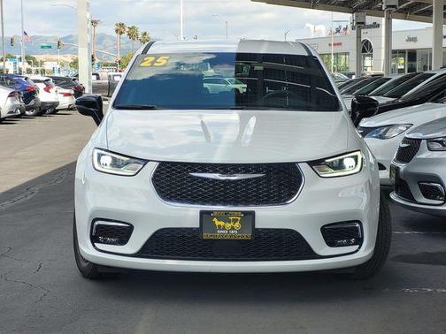Bright White Clearcoat 2025 Chrysler Pacifica Select