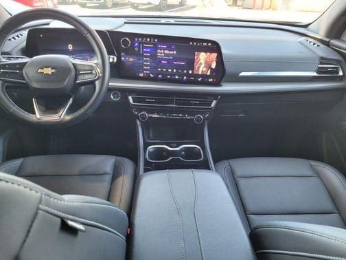Mosaic Black Metallic 2025 Chevrolet Traverse LT