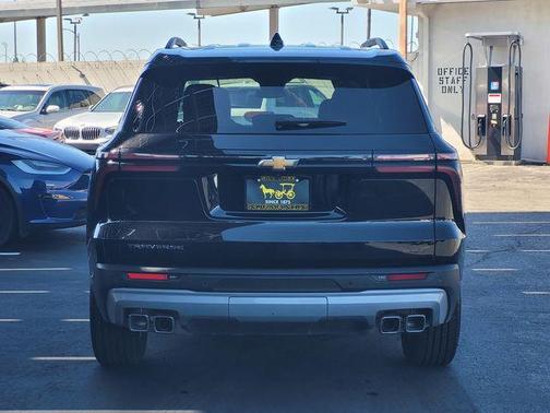 Mosaic Black Metallic 2025 Chevrolet Traverse LT