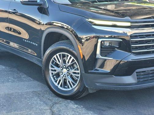Mosaic Black Metallic 2025 Chevrolet Traverse LT