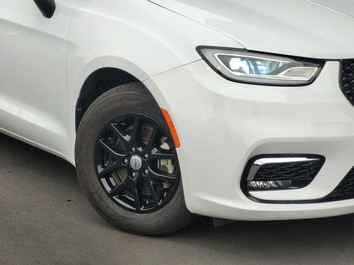 2024 Chrysler Pacifica Touring-L