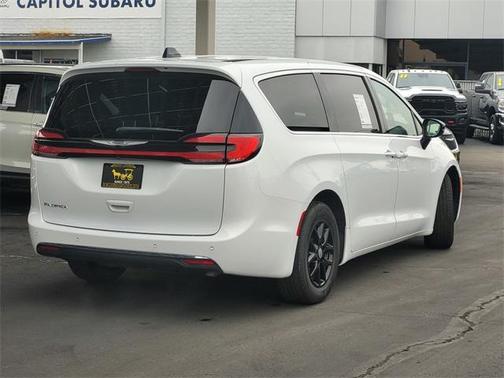 2024 Chrysler Pacifica Touring-L