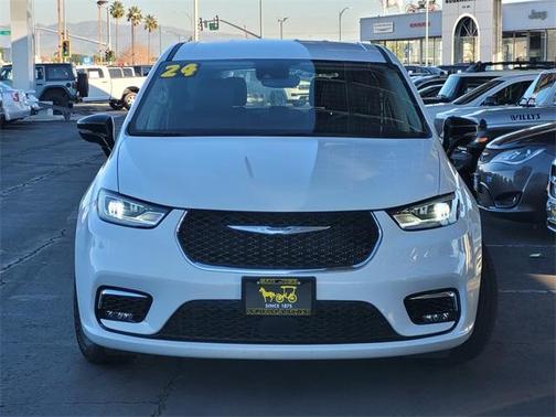 2024 Chrysler Pacifica Touring-L