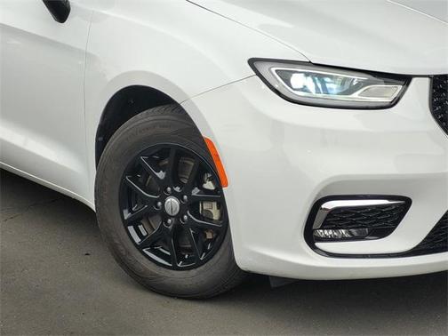 2024 Chrysler Pacifica Touring-L