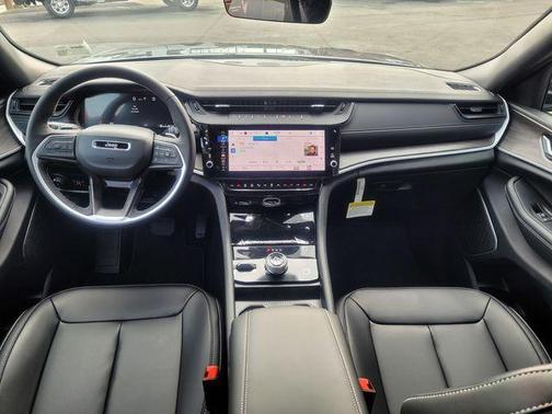 Metallic 2026 Jeep Grand Cherokee Limited