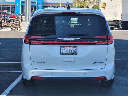 Bright White Clearcoat 2023 Chrysler Pacifica Hybrid Limited