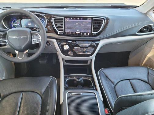 Bright White Clearcoat 2023 Chrysler Pacifica Hybrid Limited