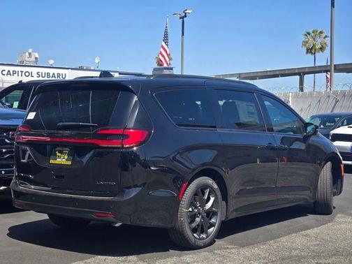 PXJ 2027 Chrysler Pacifica LIMITED