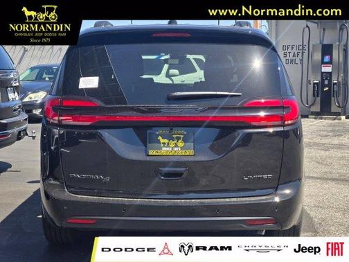 Diamond Black 2027 Chrysler Pacifica LIMITED